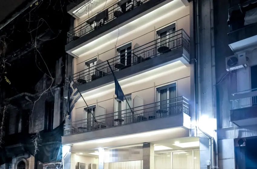  Πώς έγινε η τραγωδία στην Ομόνοια: 15χρονος Γάλλος έπεσε από μπαλκόνι ξενοδοχείου-Ήταν σε σχολική εκδρομή