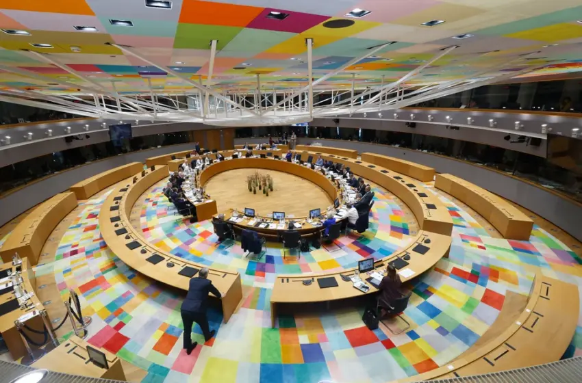  Απομονωμένος ο Όρμπαν στη Σύνοδο της ΕΕ: Μια εικόνα, χίλιες λέξεις