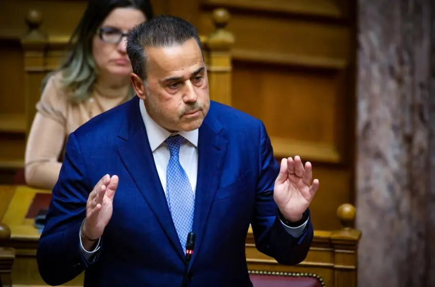  Ο Παπασταύρου απαντά στον Σαμαρά και την αντιπολίτευση για Chevron: “Μια ιδιωτική συμφωνία δεν εκχωρεί”