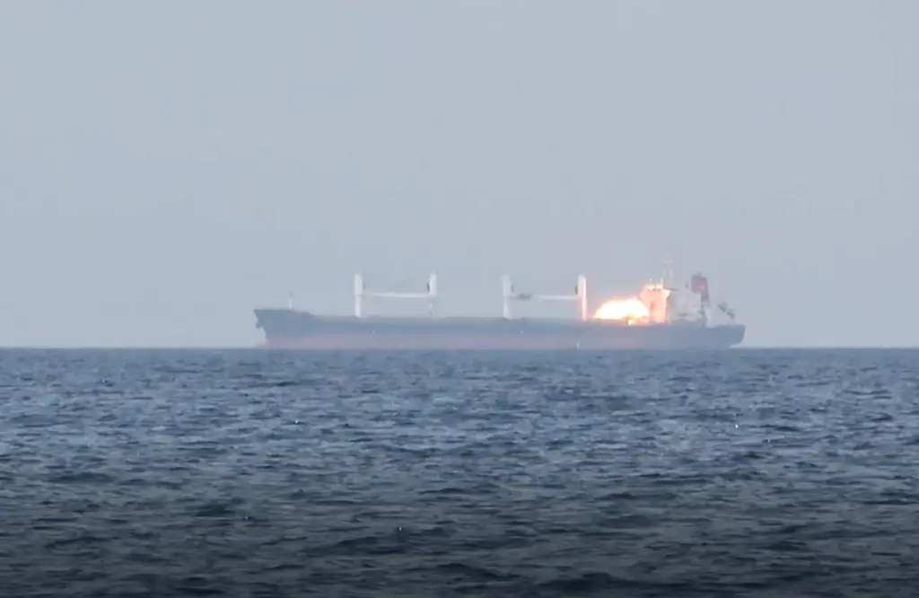 ploio erithra thalassa