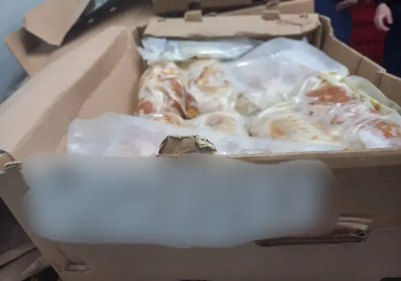  Συναγερμός στον Πειραιά: Κατασχέθηκαν 3,5 τόνοι με ακατάλληλα τρόφιμα