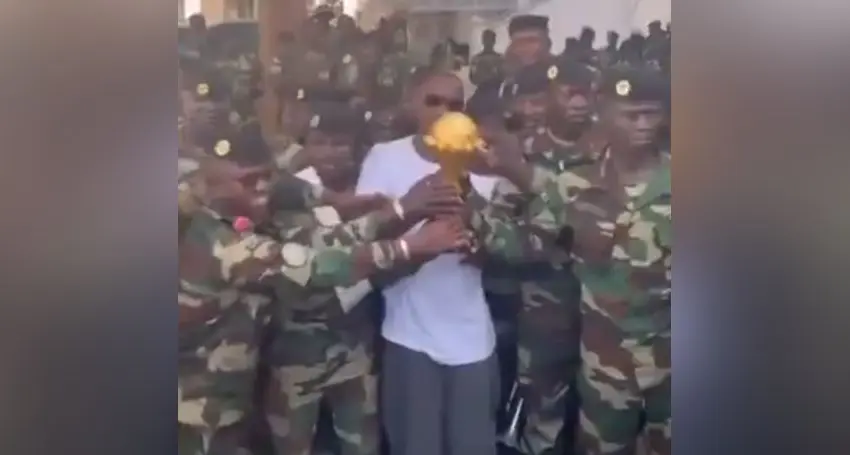  Κόπα Άφρικα: Πήγαν το τρόπαιο σε στρατιωτική βάση στη Σενεγάλη-Φρουρείται όλο το 24ωρο