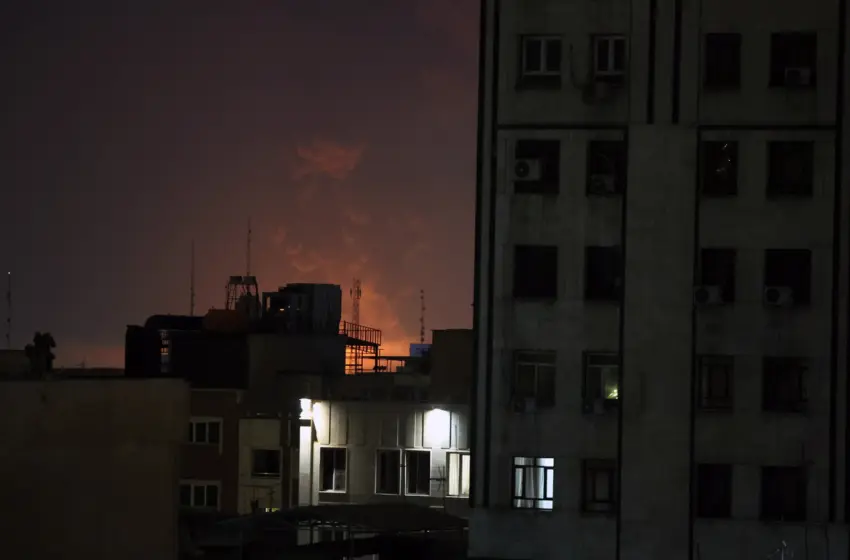  Μέση Ανατολή:Το Ισραήλ βομβάρδισε  πετρελαϊκή αποθήκη-Νετανιάχου: Ο πόλεμος θα συνεχιστεί-Επίθεση στην αμερικανική πρεσβεία στη Βαγδάτη