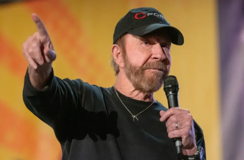  Εσπευσμένα στο νοσοκομείο ο Τσακ Νόρις