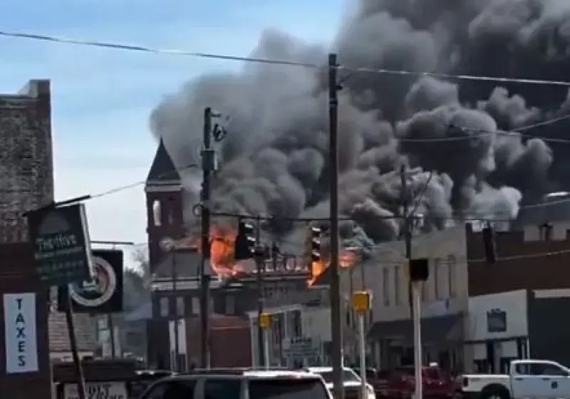  ΗΠΑ: Ιστορικό Δικαστικό Μέγαρο τυλίχθηκε στις φλόγες στην Τζόρτζια