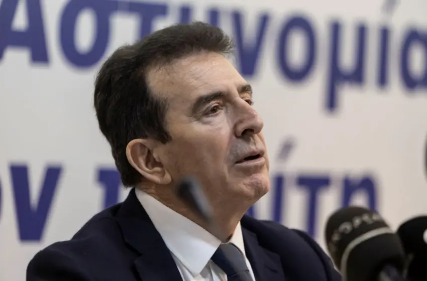  Χρυσοχοΐδης: “Ενδείξεις οπαδικού υπόβαθρου” στη δολοφονία του 20χρονου στην Καλαμαριά