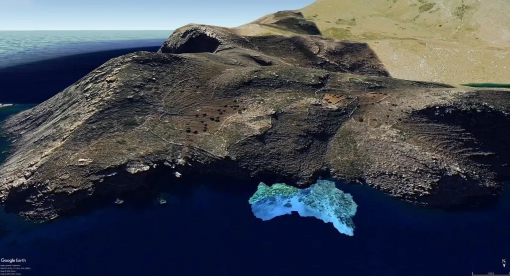 Εικόνα 7 Άποψη της θέσης του ναυαγίου ΚΘ3 σε σχέση με τον χερσαίο χώρο Φωτογραφία Ε. Διαμαντή