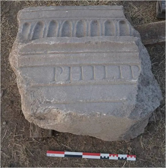 Ανακάλυψη εντυπωσιακού μαρμάρινου λέοντα στην ανασκαφή στους Φιλίππους 5 Επιγραφή