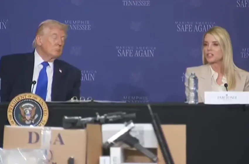  Viral ξανά ο Τραμπ που… αποκοιμήθηκε (vid)