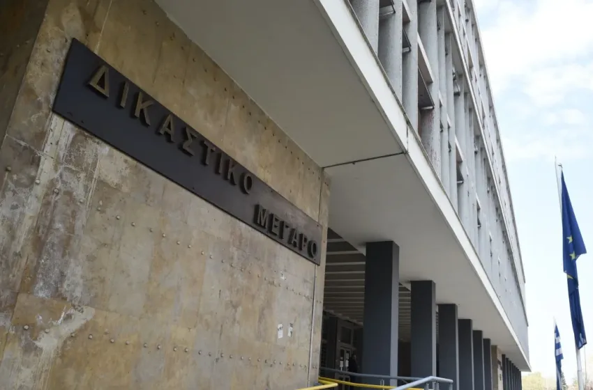  Θεσσαλονίκη: Ελεύθερη  η 25χρονη μητέρα του 5χρονου που έμεινε μόνος στο σπίτι 