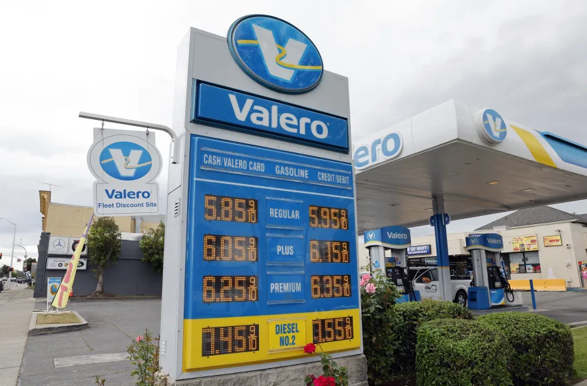  Reuters/Ipsos: Οι Αμερικανοί κατηγορούν τον Τραμπ για την αύξηση στις τιμές των καυσίμων 