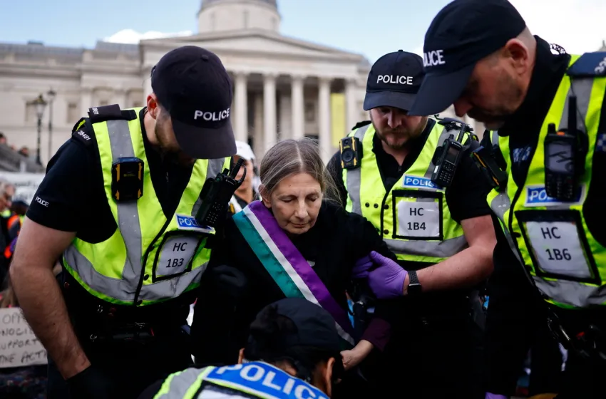  Λονδίνο: Πάνω από 500 συλλήψεις σε διαδήλωση υπέρ της Palestine Action – Ανάμεσά τους και ο τραγουδιστής των Massive Attack (vid)