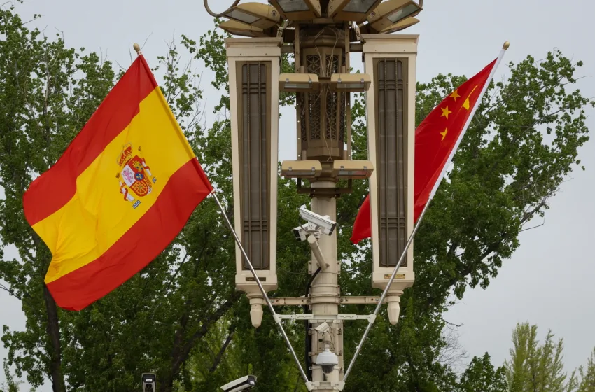  “Σεβασμός στην εδαφική ακεραιότητα και όχι στο νόμο της ζούγκλας” – Τα μηνύματα από την επίσκεψη Σάντσεθ στο Πεκίνο