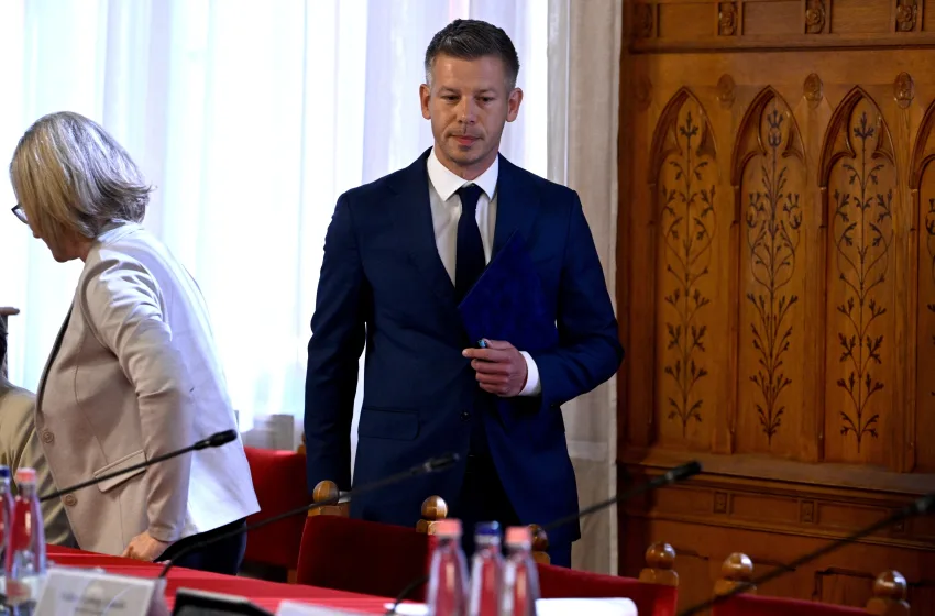  Μαγιάρ: Η απερχόμενη κυβέρνηση Ορμπαν καταστρέφει μαζικά ευαίσθητα έγγραφα