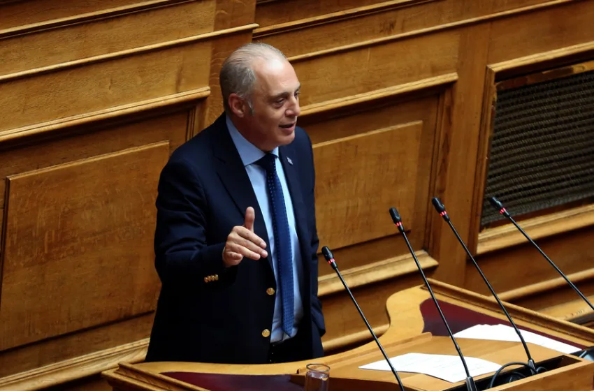  Επιτροπή Θεσμών- υποκλοπές: Αλλάζει τη θέση της η “Ελληνική Λύση” και ζητά να κληθούν και Δημητριάδης, Κοντολέων κ.ά μαζί με τον Ντίλιαν