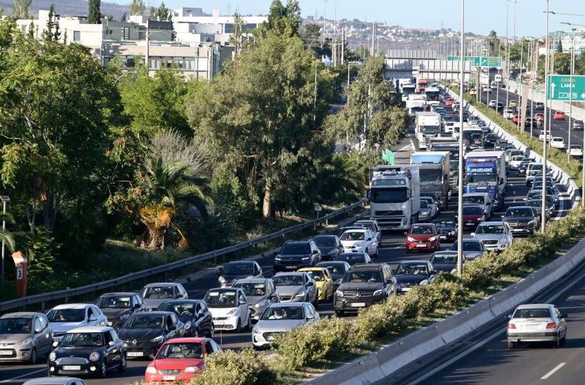  Τροχαίο ατύχημα με τραυματία στην Κηφισίας: Ουρές χιλιομέτρων – Πού αλλού έχει κίνηση
