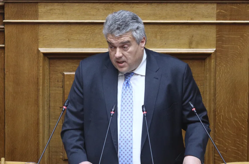  Ο Μίλτος Χρυσομάλλης ζητά την κατάργηση του γάμου ομοφύλων