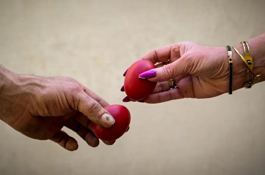  Πάσχα στην Ελλάδα:Από τα λιθόστρωτα των νησιών  μέχρι τους βράχους των Μετεώρων
