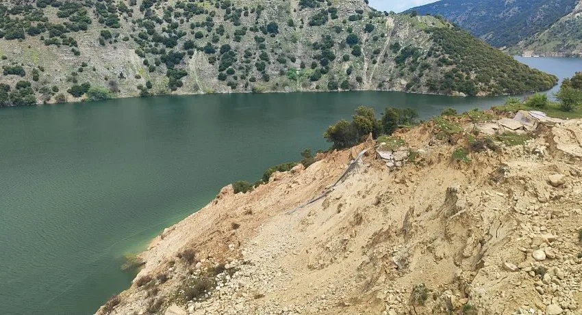  Κοζάνη: Μεγάλη κατολίσθηση στον δρόμο Βελβεντού – Φράγματος Πολυφύτου