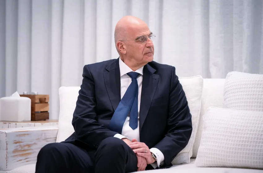  Έφτασε στο Κατάρ ο Νίκος Δένδιας – Επαφές στη σκιά των εξελίξεων στη Μέση Ανατολή