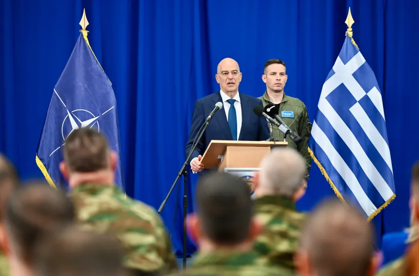  Δένδιας από Πρίστινα: Η ελληνική δύναμη Κοσσυφοπεδίου με την παρουσία της επιτρέπει να υπάρχει ασφάλεια