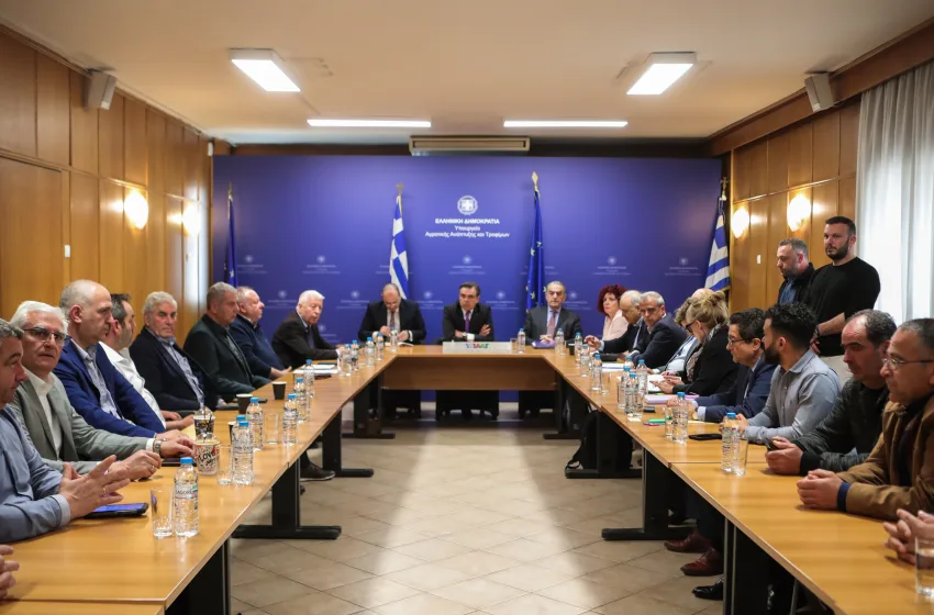  ΥΠΑΑΤ: Έκτακτη σύσκεψη Σχοινά με κτηνοτρόφους και τυροκόμους της Λέσβου 