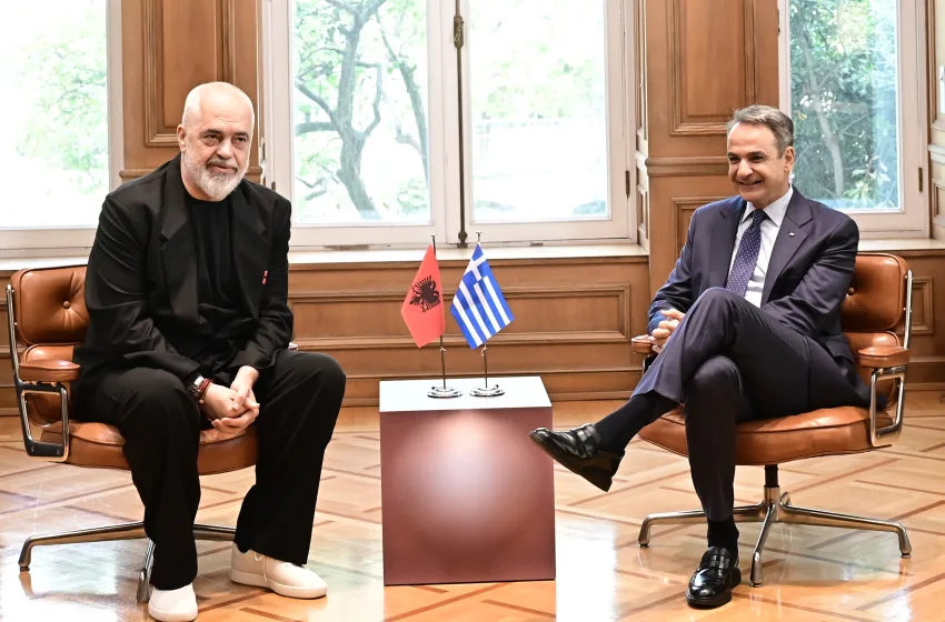  Ράμα σε Μητσοτάκη: “Συγνώμη που δεν είμαι ντυμένος τόσο επίσημα όσο εσείς” (vid)