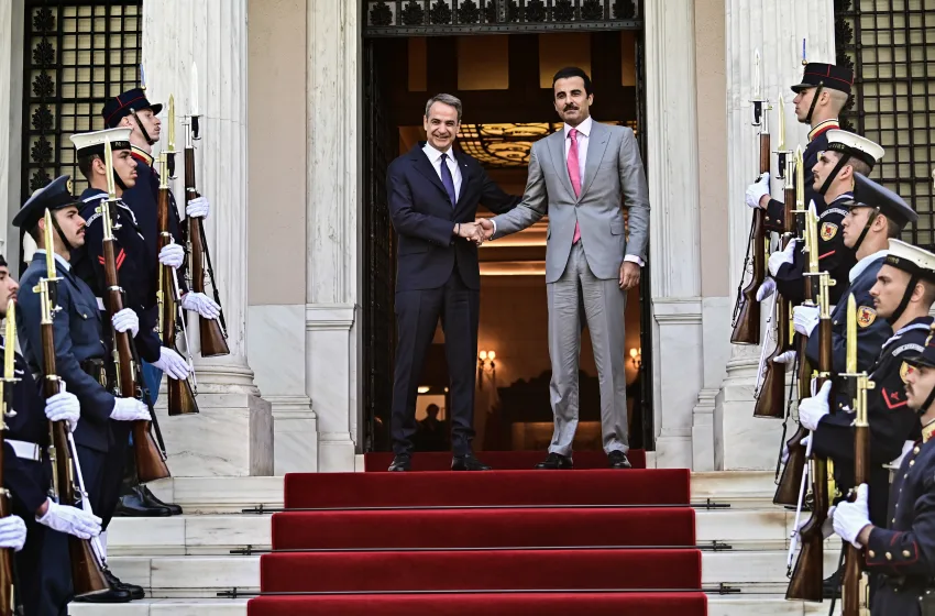  Συνάντηση Μητσοτάκη με Εμίρη του Κατάρ: Νέες επενδύσεις και έπαινοι για την ελληνική οικονομία