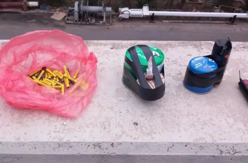  Πειραιάς: Πέταξαν κροτίδα σε λεωφορείο κινούμενοι σε πατίνι – Συνελήφθη 15χρονος