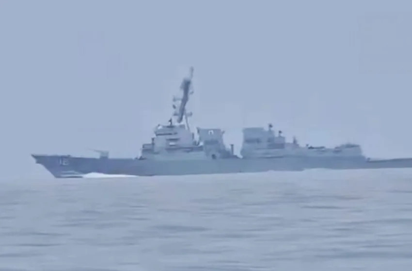  Στενά του Ορμούζ:Το Iρανικό ναυτικό υποχρέωσε αμερικανικό αντιτορπιλικό σε αλλαγή πορείας (vid)