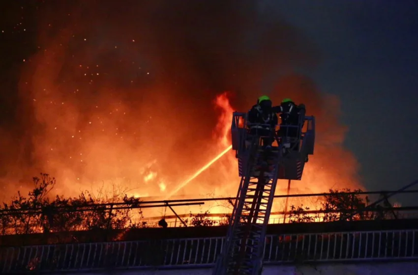  Φωτιά σε διαμέρισμα στη Νέα Σμύρνη–Αναζητείται ένοικος (vid)