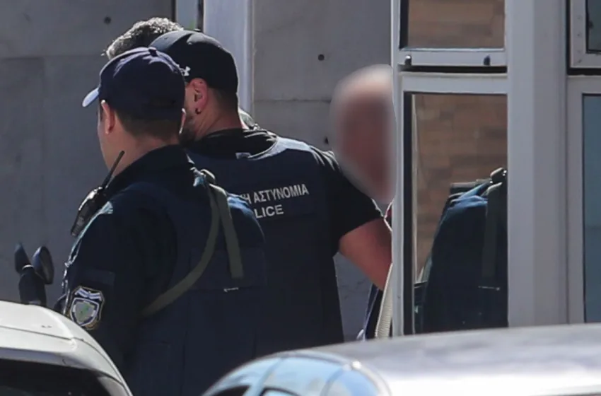  Για τρία κακουργήματα η δίωξη στον 89χρονο: “Για ντόρο το έκανα,αν ήθελα θα τους σκότωνα”