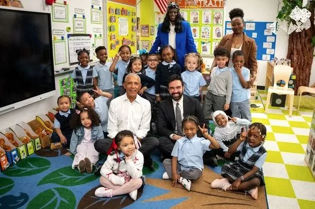  Νέα Υόρκη: Ομπάμα και Μαμντάνι διάβασαν βιβλία και τραγούδησαν με παιδιά (vid)