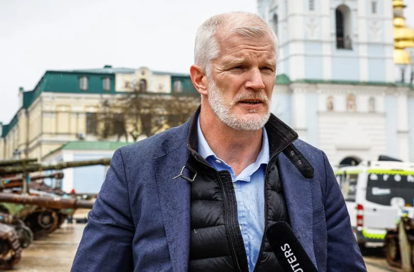  Βρετανός υφυπουργός Άμυνας: ”Εκτός διαπραγμάτευσης οι βάσεις μας στην Κύπρο”