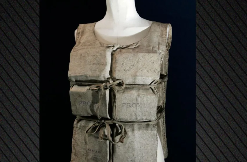  Τιτανικός: Σωσίβιο επιζήσασας πουλήθηκε για πάνω από 700.000 ευρώ