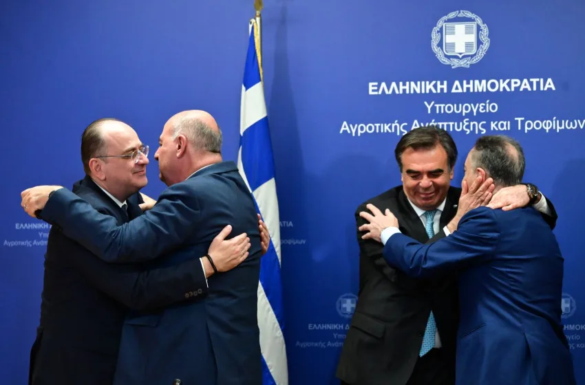  Παράδοση-Παραλαβή στο ΥΠΑΑΤ/ Σχοινάς: “Δεν υπόσχομαι θαύματα μόνο πολλή δουλειά”
