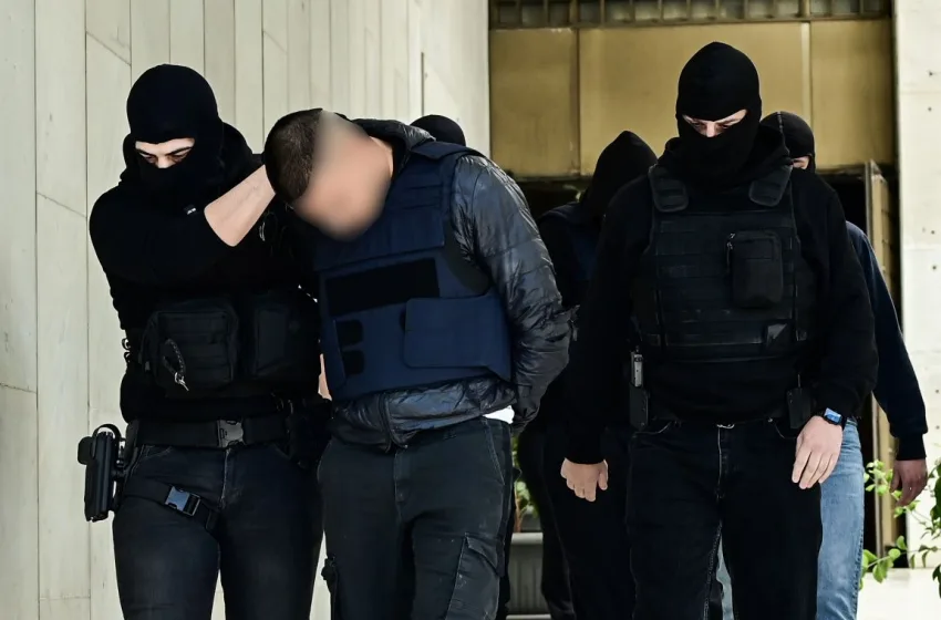  Άγιος Δημήτριος: Στον εισαγγελέα ο δολοφόνος, ο φίλος του και τα δύο κορίτσια