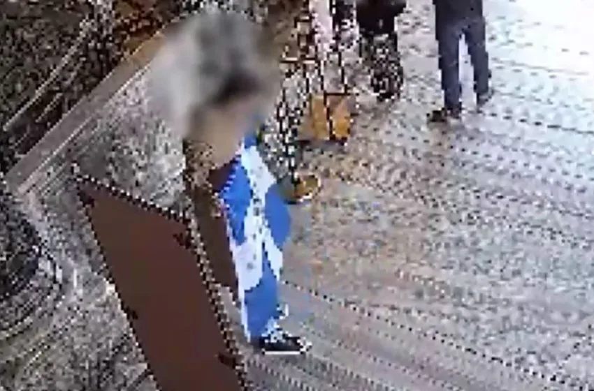  Συνελήφθησαν δύο Έλληνες που σήκωσαν ελληνική σημαία στην Αγία Σοφία- Έγραφε “Ορθοδοξία ή Θάνατος”