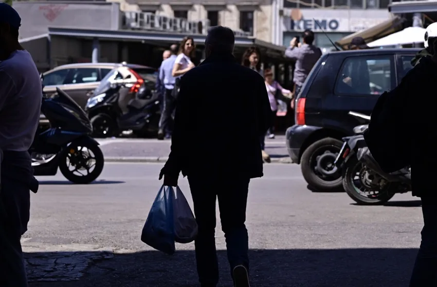  Εορταστικό ωράριο: Πότε ανοίγουν σήμερα Μ. Παρασκευή τα εμπορικά καταστήματα-Τι ισχύει για Τράπεζες, Δημόσιο