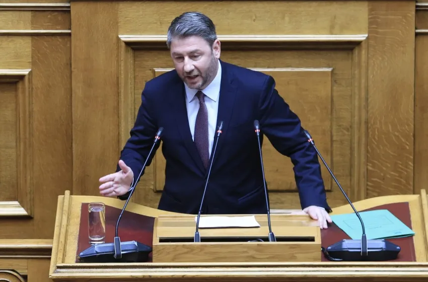  Σφοδρή επίθεση Ανδρουλάκη σε Μητσοτάκη: Ρωτήσατε τον Μακρόν αν θα είχε τον Ντίλιαν στα μπουντρούμια ή έξω να τον εκβιάζει ως Νίξον;