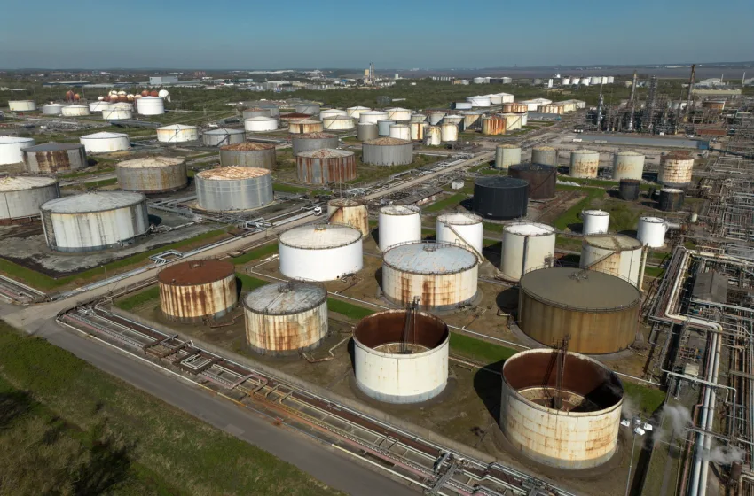  Politico: Η Ευρώπη δεν γνωρίζει πόσα αποθέματα καυσίμων διαθέτει