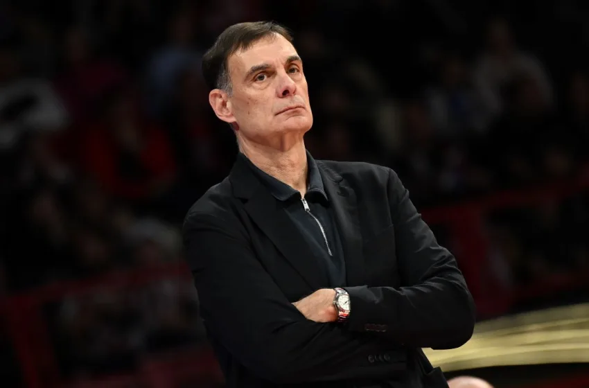  Μπαρτζώκας: Σπάνια εμφάνιση της συζύγου του στο ΣΕΦ