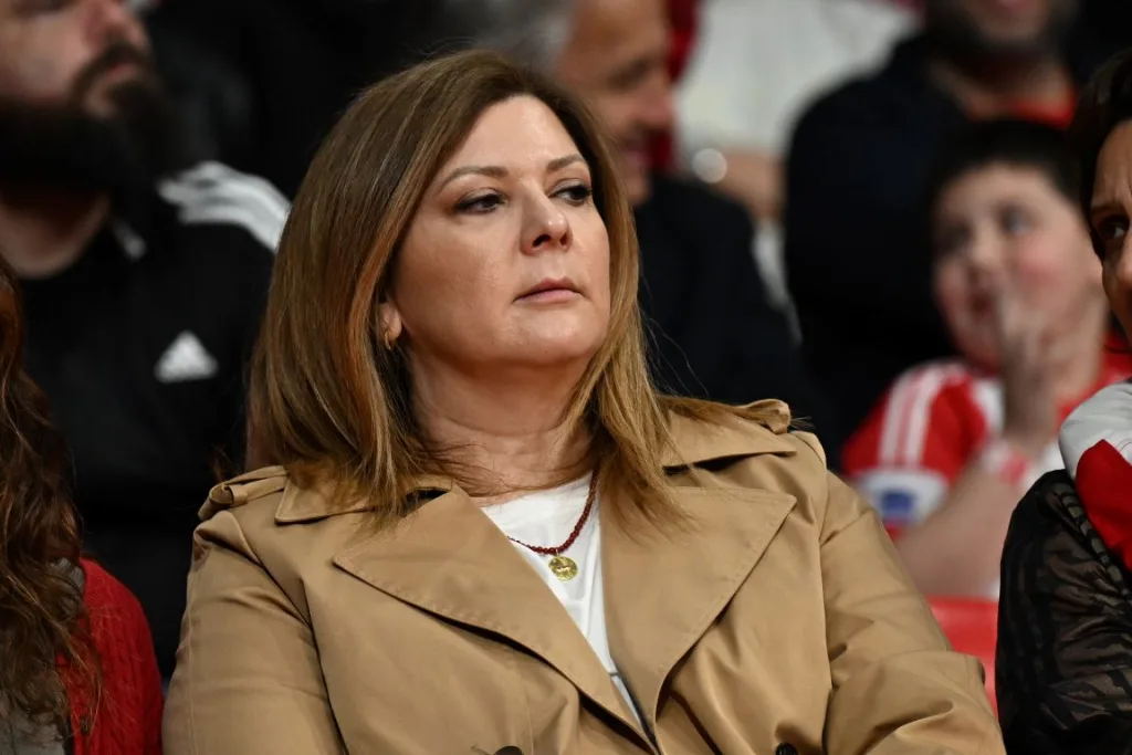 Μπαρτζώκας: Σπάνια εμφάνιση της συζύγου του στο ΣΕΦ 3 bartzokas1