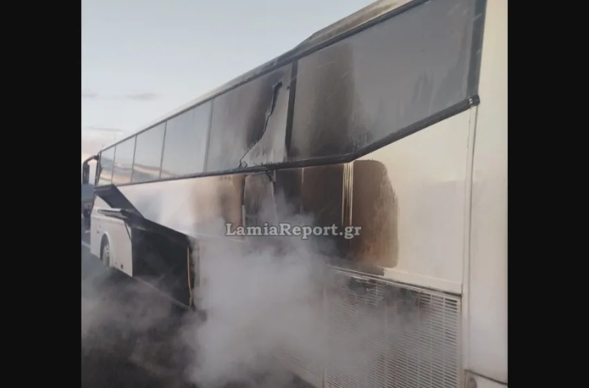  Φωτιά σε λεωφορείο του ΚΤΕΛ Καρδίτσας εν κινήσει