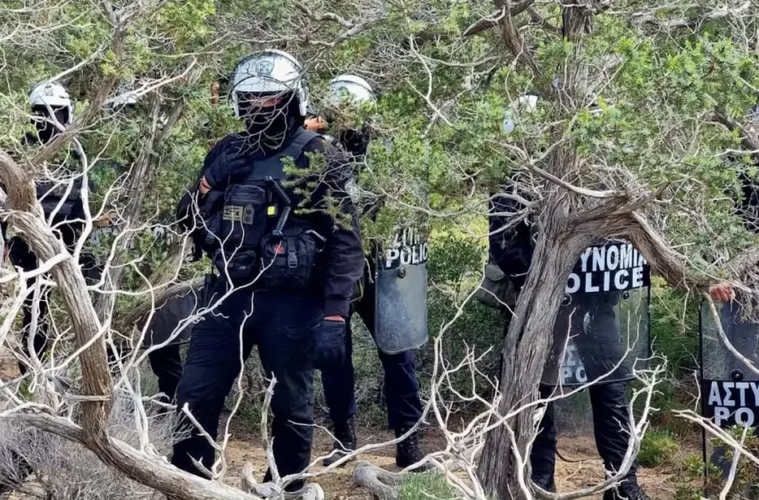  Ένταση και ΜΑΤ στη Γαύδο για κατεδαφίσεις σε παραλίες του νησιού (vid)