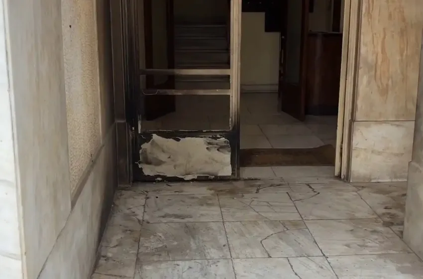  Κυψέλη: Εμπρηστική επίθεση με γκαζάκια σε δικηγορικό γραφείο