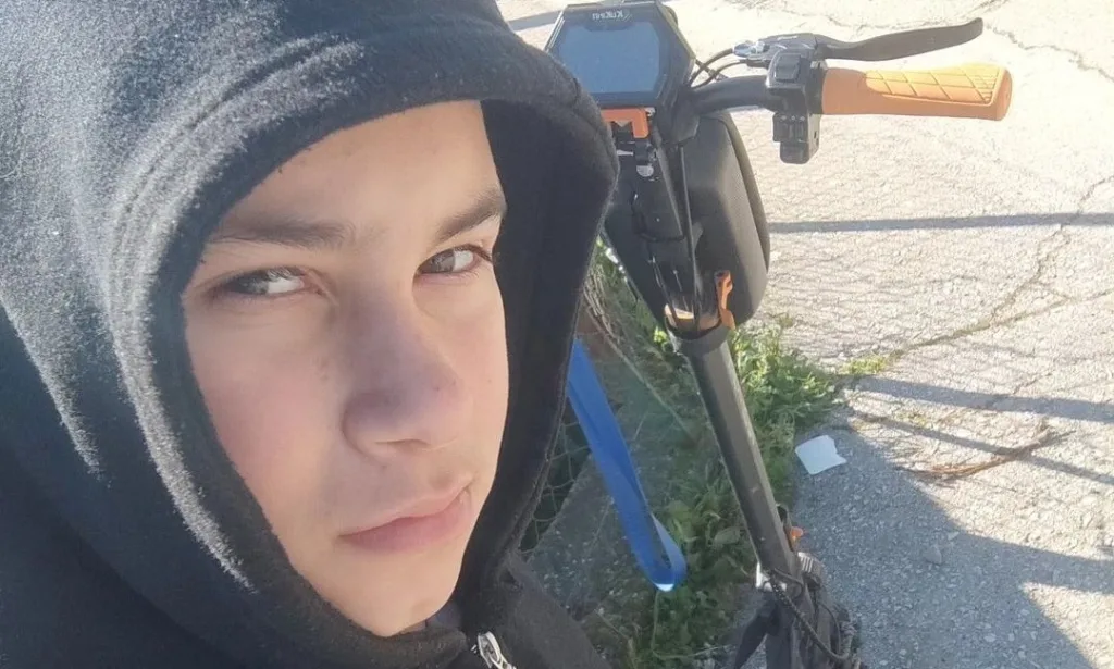 ileia nekros 13xronos patini