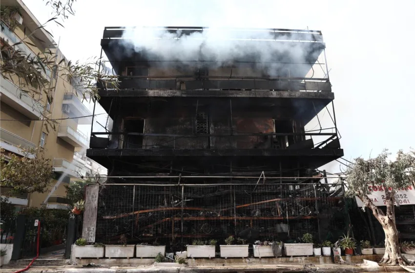  Ίλιον: Κάηκαν ολοσχερώς διαμερίσματα πάνω από το κατάστημα ανταλλακτικών- “Ακούστηκαν πολλές εκρήξεις” (vid)