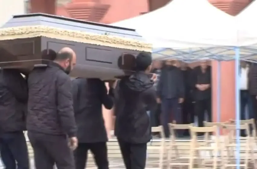  Ελευθερία Γιακουμάκη: Θρήνος στο τελευταίο αντίο στην 43χρονη