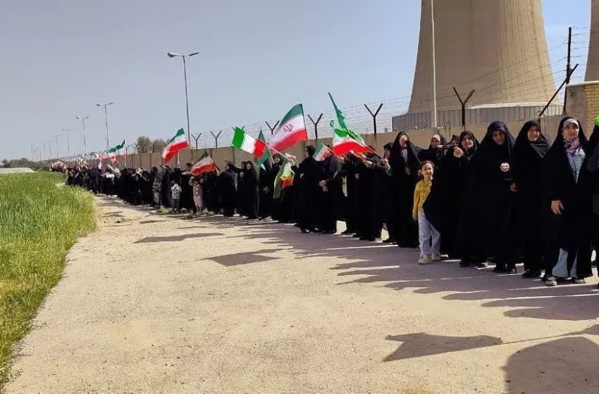  Ιράν: Πολίτες δημιουργούν ανθρώπινες αλυσίδες έξω από κρίσιμες υποδομές (εικόνες, vid)